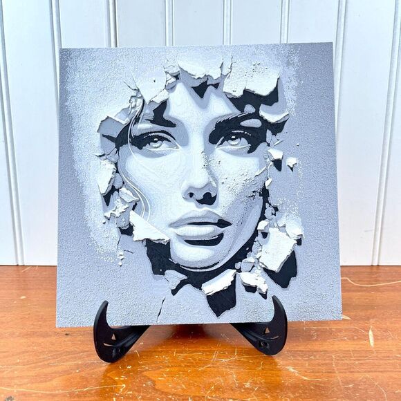 Wall Art, Face in the Wall, Woman’s Face Breaking Through - Picture 10 of 10